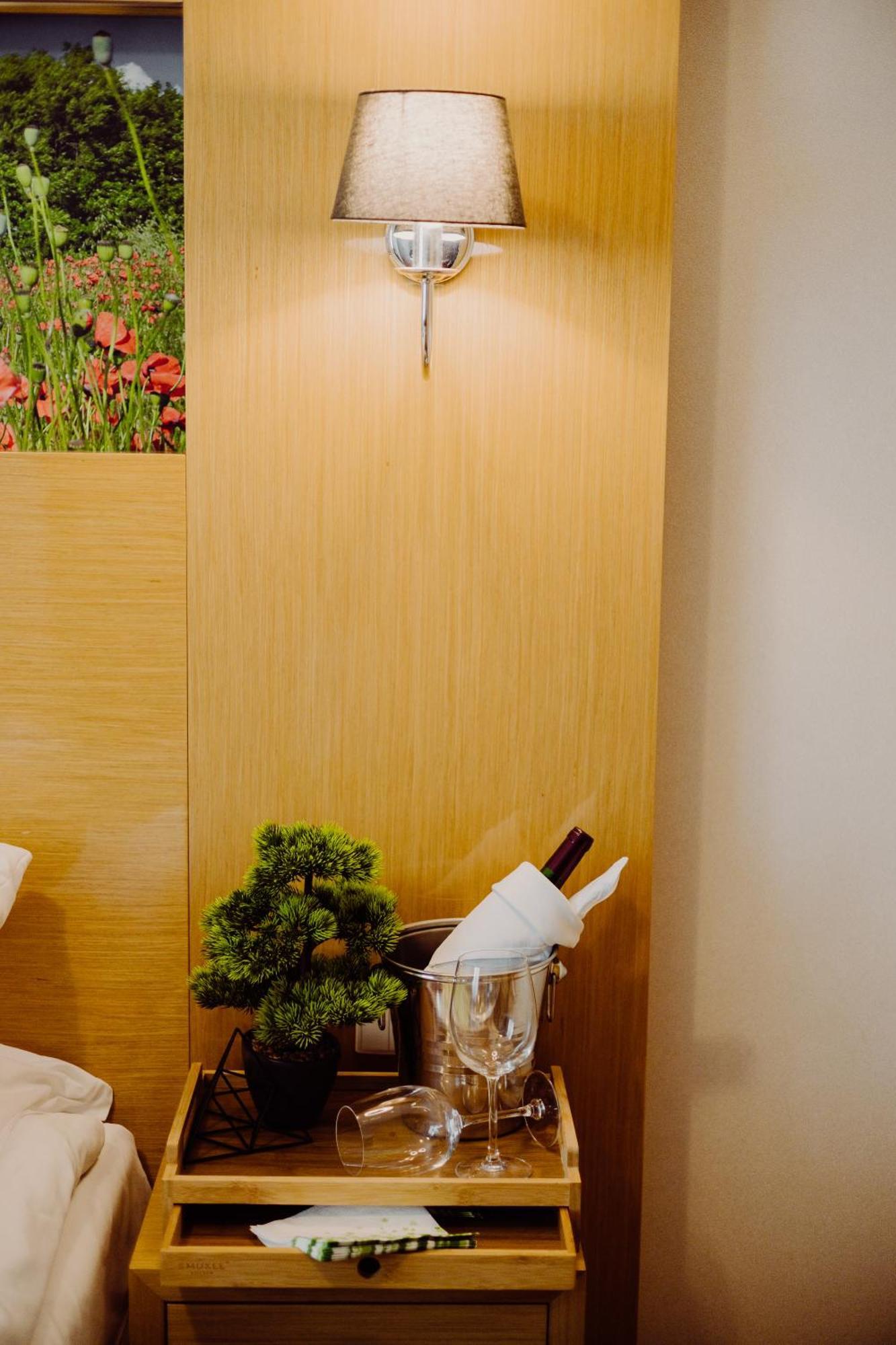 Hotel Bonsai Niemcza Eksteriør bilde
