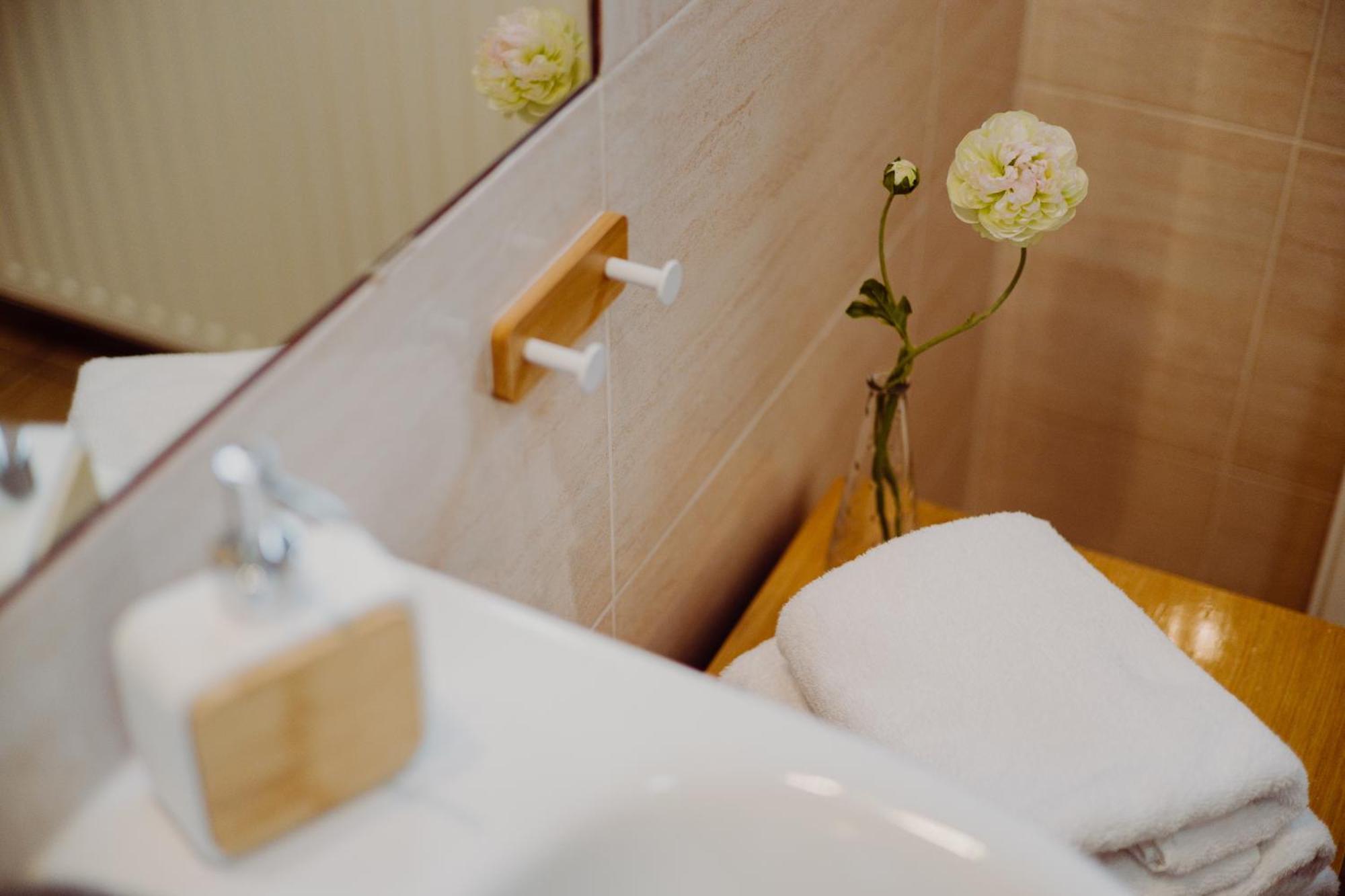 Hotel Bonsai Niemcza Eksteriør bilde