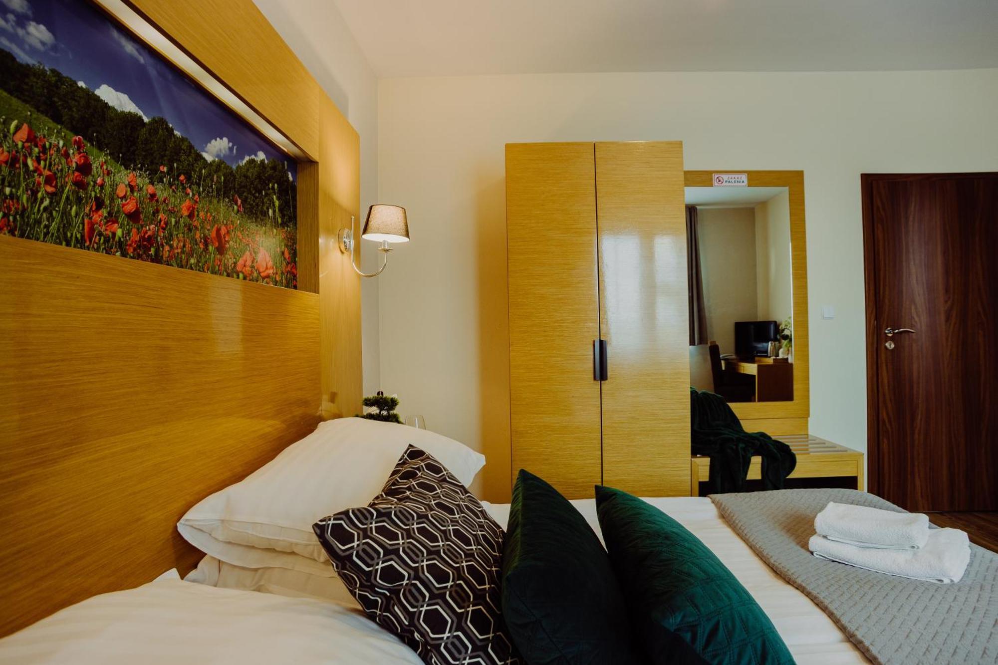 Hotel Bonsai Niemcza Eksteriør bilde