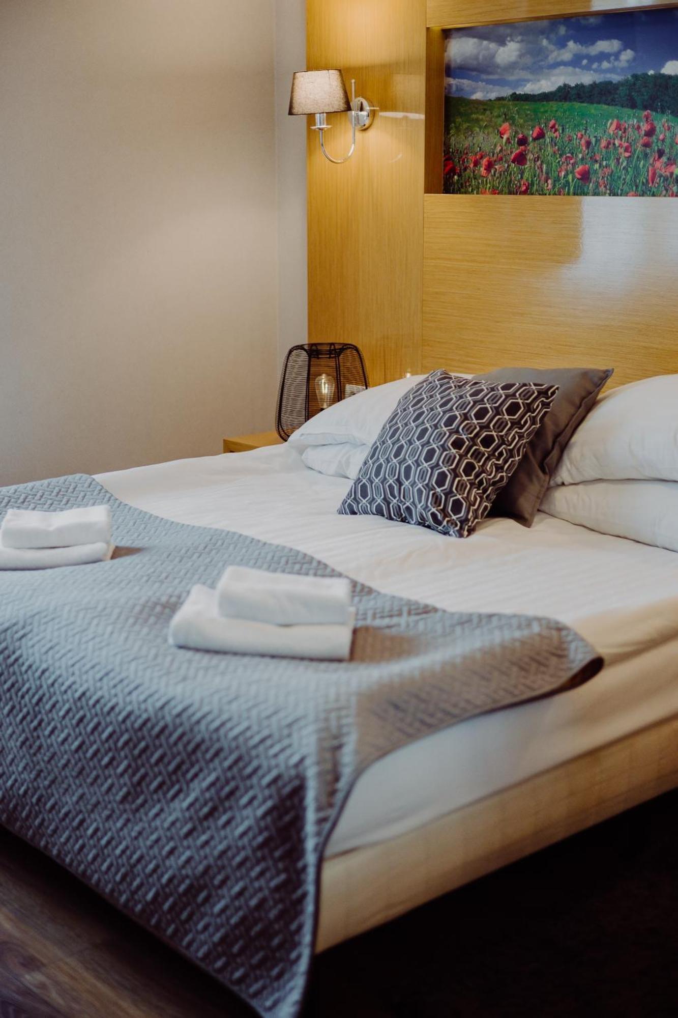Hotel Bonsai Niemcza Eksteriør bilde