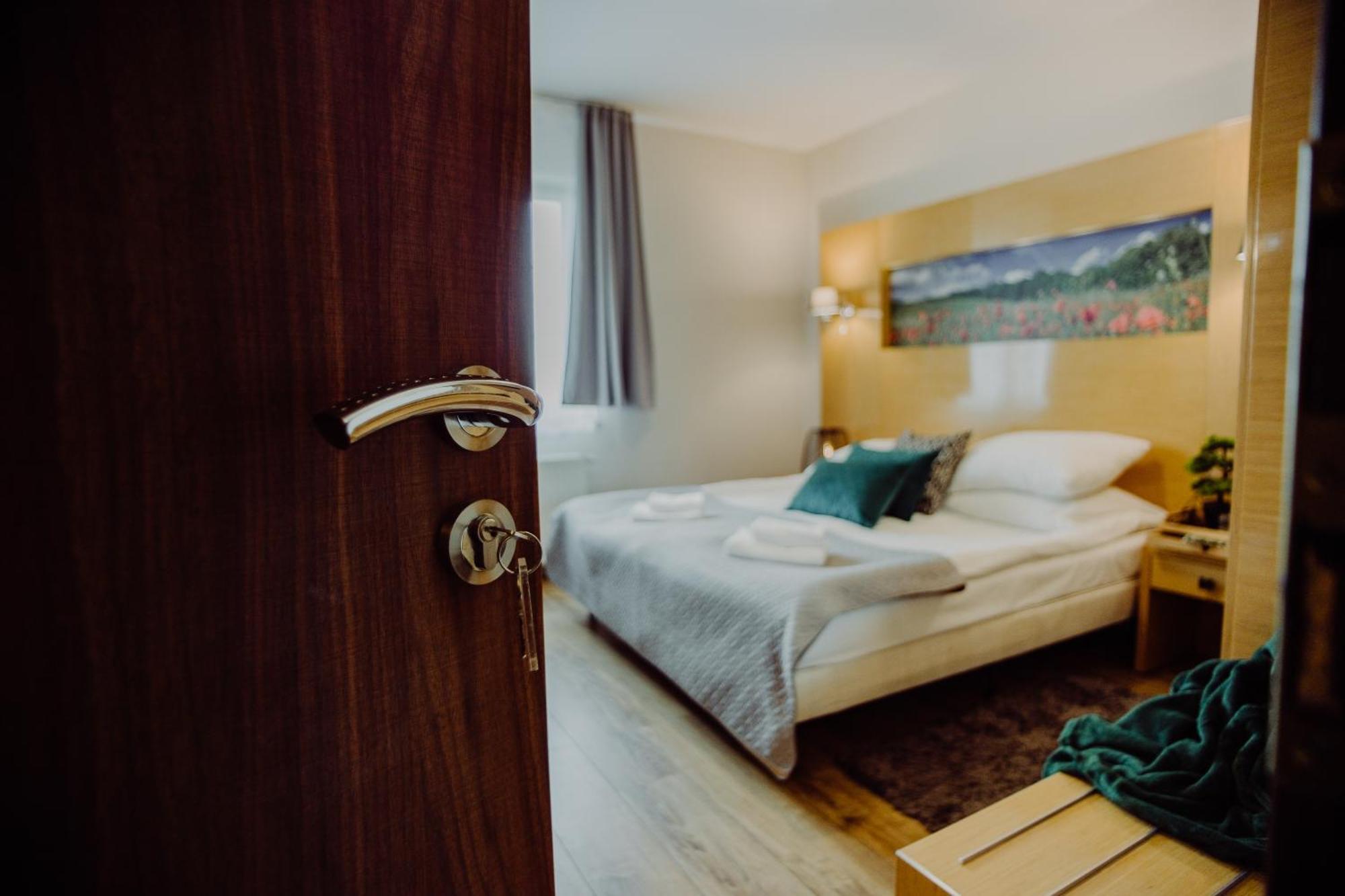 Hotel Bonsai Niemcza Eksteriør bilde