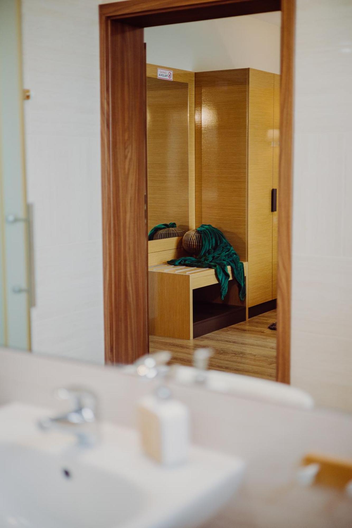 Hotel Bonsai Niemcza Eksteriør bilde