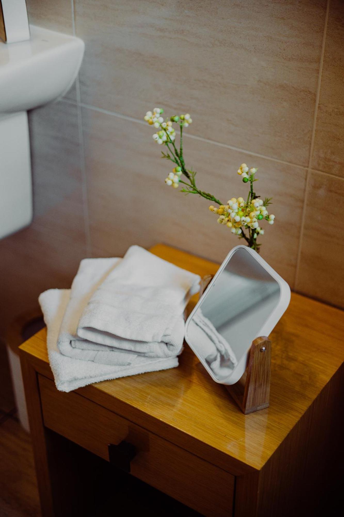 Hotel Bonsai Niemcza Eksteriør bilde