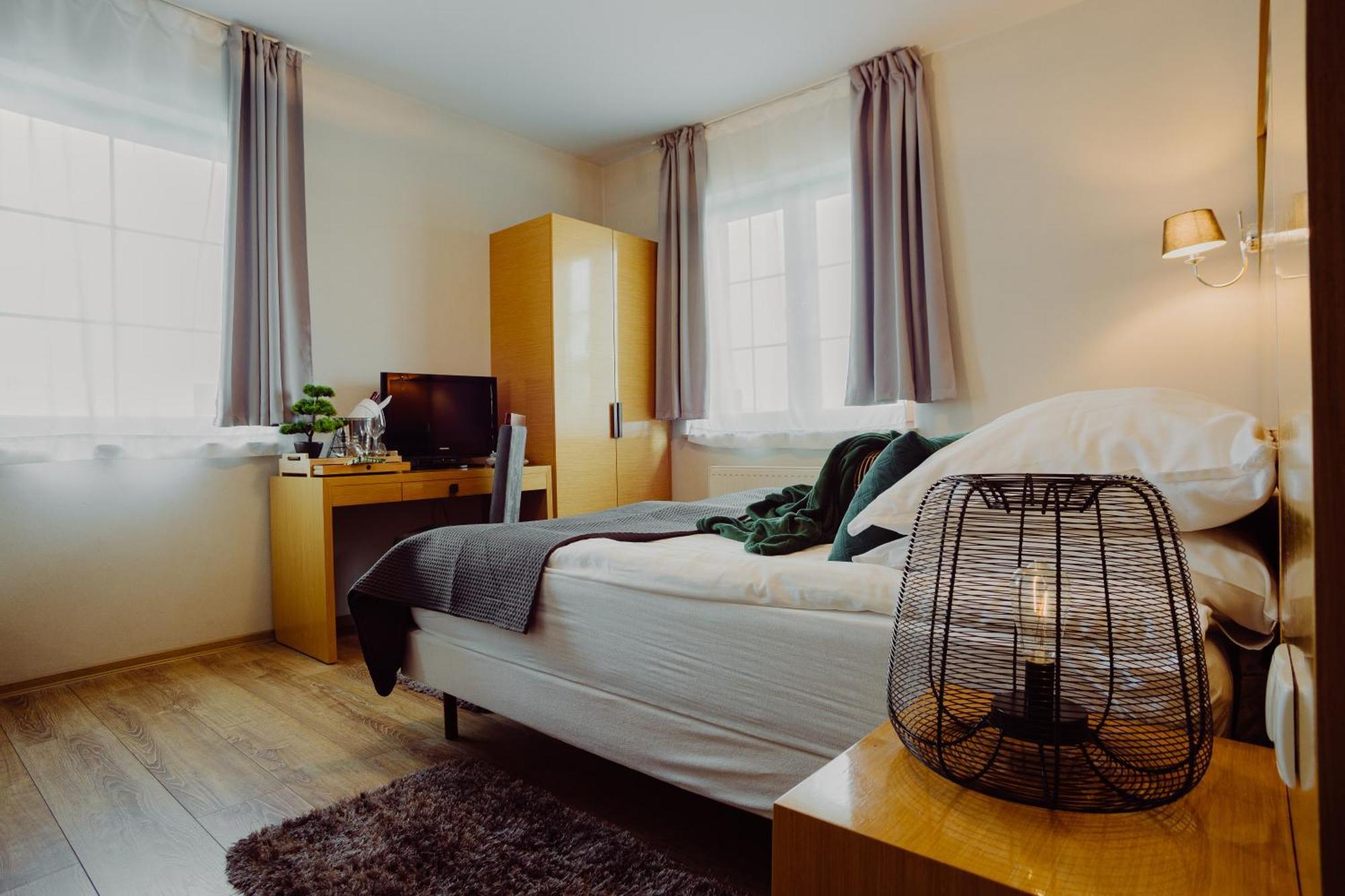 Hotel Bonsai Niemcza Eksteriør bilde